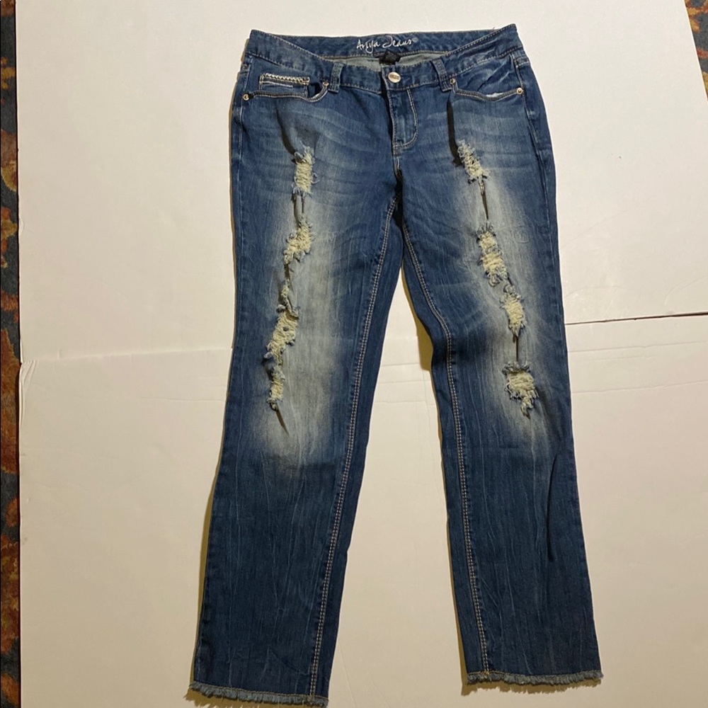 Ariya Blue Ankle Cropped Jeans with Distressed Details. Decorative pockets. - Picture 1 of 7